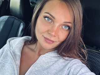 live webcam model LuluBomb
