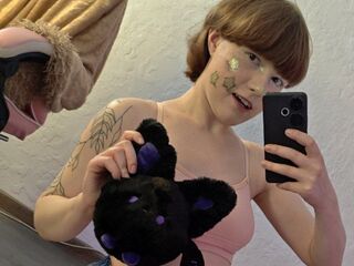 live webcam performer LunaWillson