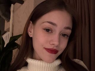 webcam show MaeBroadway