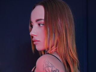 naked girl with webcam masturbating with vibrator MagicalYana