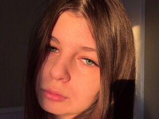 camgirl playing with dildo MargarettJohns