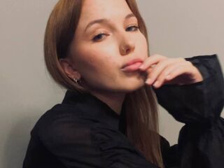 camgirl fingering bald pussy MarySollis