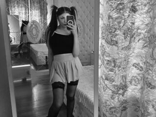 cam girl playing with vibrator MedelinaKox