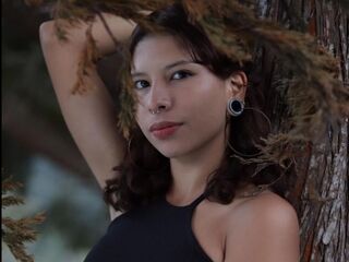 camwhore masturbating with sextoy MelanyVelvet