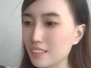 camwhore masturbating with vibrator Mengying