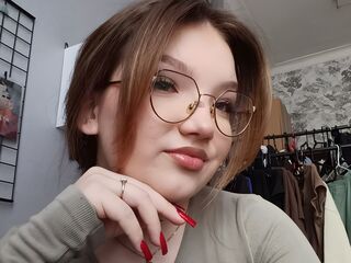 masturbating camgirl MinedestEva