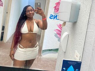 naked camgirl masturbating with dildo MishelDaza