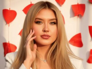 camgirl showing pussy RaisaMihaila