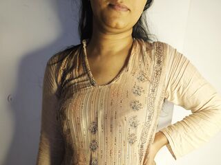 camwhore masturbating with sextoy RubbynaKhan