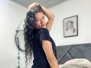naked cam girl masturbating with vibrator SereneBaqu