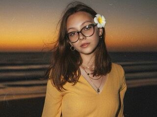 cam girl playing with dildo ShakitaKalama