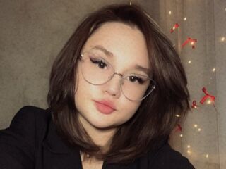 nude camgirl picture ShielaQuam