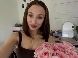 camgirl showing tits SophieMadsen