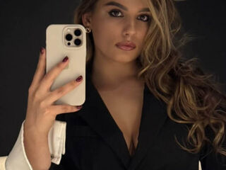 live webcam model TaHillmer