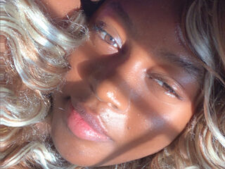 girl fingering shaved pussy TessaJohnson