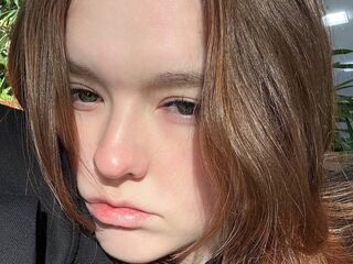 camslut showing tits TwannaShumate