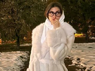 camwhore masturbating with vibrator YukoHazer