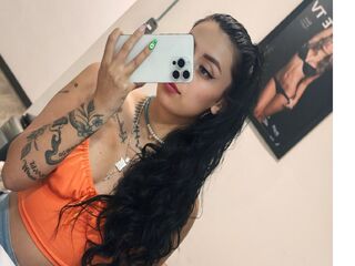 girl showing pussy lorecastillo